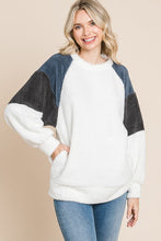 Load image into Gallery viewer, Culture Code Color Block Faux Fur Raglan Sleeve Sweatshirt