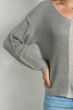 Load image into Gallery viewer, Contrast Color V-Neck Long Sleeve Pullover Sweater