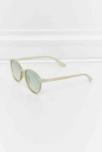 Load image into Gallery viewer, Full Rim Polycarbonate Frame Sunglasses