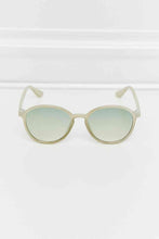Load image into Gallery viewer, Full Rim Polycarbonate Frame Sunglasses