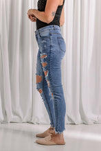 Load image into Gallery viewer, Distressed Raw Hem Skinny Jeans