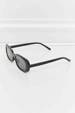 Load image into Gallery viewer, Oval Full Rim Sunglasses