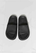 Load image into Gallery viewer, MMShoes Arms Around Me Open Toe Slide in Black