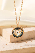 Load image into Gallery viewer, Heart Design Round Pendant Necklace