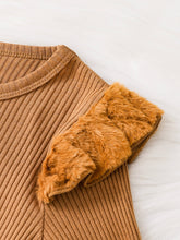 Load image into Gallery viewer, Kids Faux Fur Trim Rib-Knit Top and Printed Joggers Set