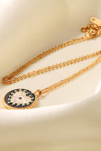 Load image into Gallery viewer, Heart Design Round Pendant Necklace