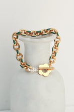 Load image into Gallery viewer, Flower Toggle Clasp Chain Bracelet