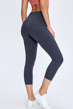 Load image into Gallery viewer, Slim Hip Cropped Leggings