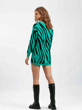 Load image into Gallery viewer, Contrast Round Neck Drop Shoulder Sweater