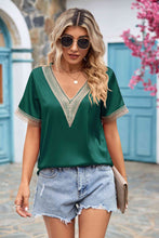 Load image into Gallery viewer, Contrast Trim Short Sleeve Plunge Blouse