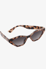 Load image into Gallery viewer, Cat Eye Polycarbonate Sunglasses