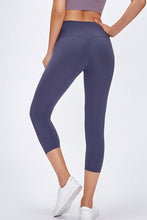 Load image into Gallery viewer, Slim Hip Cropped Leggings