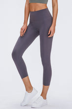 Load image into Gallery viewer, Slim Hip Cropped Leggings
