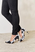Load image into Gallery viewer, Melody 4" Closed Toe Heels