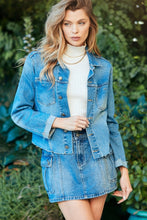 Load image into Gallery viewer, Veveret Button Up Raw Hem Denim Jacket
