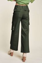 Load image into Gallery viewer, Davi &amp; Dani Flap Pocket Mid Rise Cargo Pants
