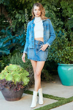 Load image into Gallery viewer, Veveret Button Up Raw Hem Denim Jacket
