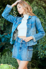 Load image into Gallery viewer, Veveret Button Up Raw Hem Denim Jacket
