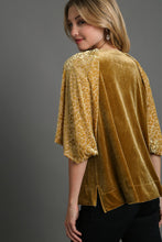 Load image into Gallery viewer, Umgee Round Neck Leopard Balloon Sleeve Velvet Top
