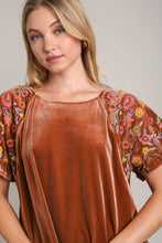 Load image into Gallery viewer, Umgee Velvet Embroidery Short Sleeve Blouse
