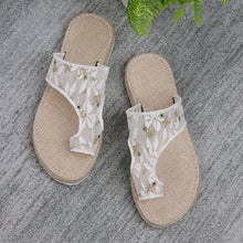 Load image into Gallery viewer, Flower Toe Post Flat Sandals
