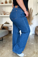 Load image into Gallery viewer, Judy Blue Full Size High Rise Straight Jeans
