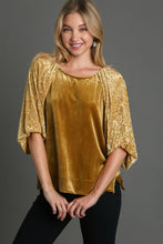 Load image into Gallery viewer, Umgee Round Neck Leopard Balloon Sleeve Velvet Top
