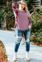 Load image into Gallery viewer, Plus Size Floral Exposed Seam Quarter-Button Henley Top
