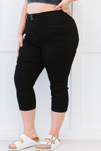 Load image into Gallery viewer, YMI Jeanswear Laura Petite Full Size Double-Button Denim Capris
