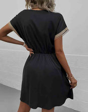 Load image into Gallery viewer, Contrast V-Neck Tassel Tie Dress
