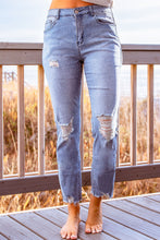 Load image into Gallery viewer, Stylish Distressed Cropped Jeans
