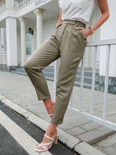 Load image into Gallery viewer, Pleated Cropped Pants with Pockets
