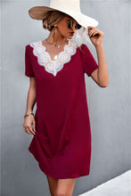 Load image into Gallery viewer, Two-Tone Lace Trim Spliced Dress
