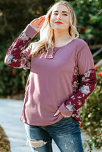 Load image into Gallery viewer, Plus Size Floral Exposed Seam Quarter-Button Henley Top
