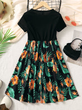 Load image into Gallery viewer, Floral Round Neck Short Sleeve Dress
