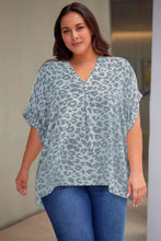 Load image into Gallery viewer, Plus Size Printed Notched Neck Half Sleeve Top
