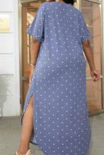 Load image into Gallery viewer, Plus Size Short Sleeve Split Curved Hem Dress
