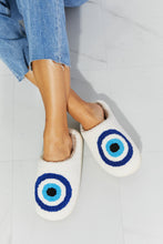 Load image into Gallery viewer, MMShoes Eye Plush Slipper
