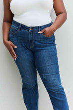 Load image into Gallery viewer, Judy Blue Aila Regular Full Size Mid Rise Cropped Relax Fit Jeans
