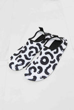 Load image into Gallery viewer, MMshoes On The Shore Water Shoes in White
