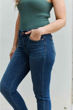 Load image into Gallery viewer, Judy Blue Aila Regular Full Size Mid Rise Cropped Relax Fit Jeans
