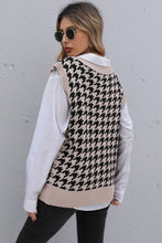 Load image into Gallery viewer, Houndstooth V-Neck Knit Vest
