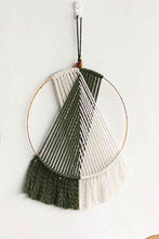 Load image into Gallery viewer, Contrast Fringe Round Macrame Wall Hanging
