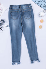 Load image into Gallery viewer, Distressed Frayed Hem Cropped Jeans
