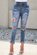 Load image into Gallery viewer, Distressed Frayed Hem Cropped Jeans
