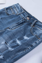 Load image into Gallery viewer, Distressed Frayed Hem Cropped Jeans
