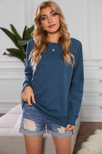 Load image into Gallery viewer, Round Neck Raglan Sleeve Exposed Seam Sweatshirt
