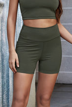 Load image into Gallery viewer, Exposed Seam Decorative Button Yoga Shorts
