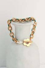 Load image into Gallery viewer, Flower Toggle Clasp Chain Bracelet
