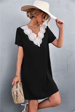 Load image into Gallery viewer, Two-Tone Lace Trim Spliced Dress
